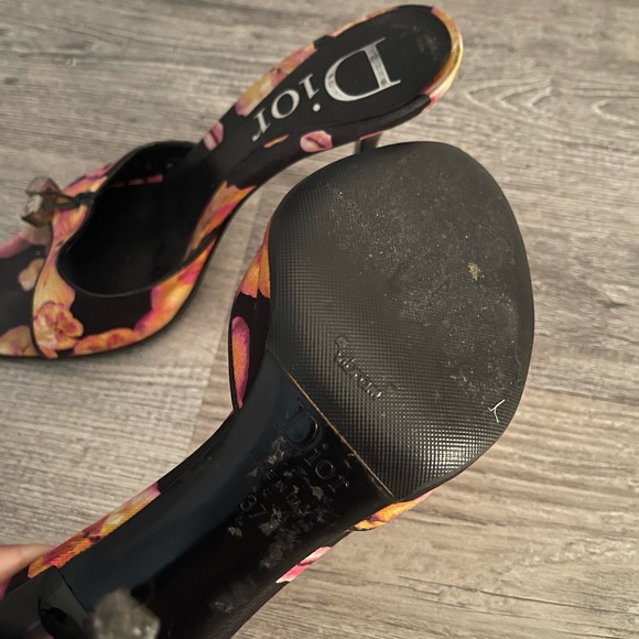 DIOR Flower & Lips Kitten Heels - Picture 3 of 3